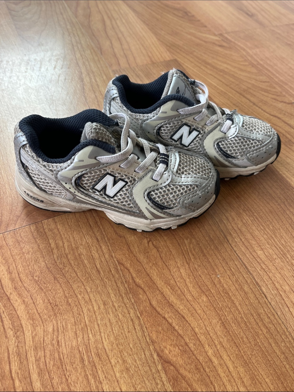 New Balance 530s toddler Silver and Black Mesh Sneakers size 8